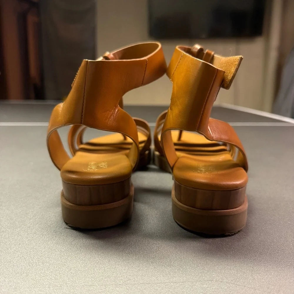 Franco Sarto Dasana Cognac Brown Gladiator Thong Ankle Strap Sandals 9.5M
